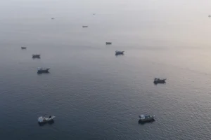 EUA atacam Irã após ofensiva contra navios no Estreito de Ormuz