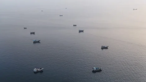 EUA atacam Irã após ofensiva contra navios no Estreito de Ormuz