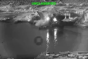 EUA lançam ataques contra bases iranianas que ameaçam fluxo em Hormuz