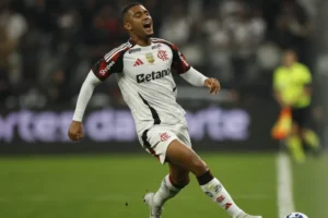 Em amistoso com 1º tempo agitado, Flamengo e River empatam em Portugal
