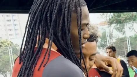 Em 'guerra' com o AC Milan, Rafael Leão treina com o Corinthians