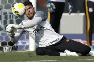 Empréstimo de João Paulo termina, mas Santos não deve utilizar o goleiro
