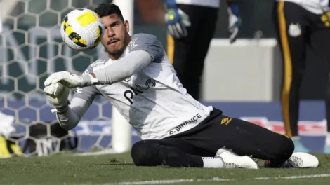 Empréstimo de João Paulo termina, mas Santos não deve utilizar o goleiro