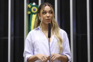 Erika Hilton diz que SBT tentou enganar juiz em processo contra Ratinho
