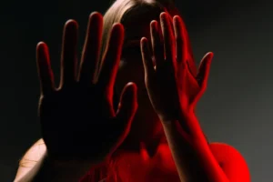 Espanha: 16 presos e 26 mulheres libertadas de rede de prostituição
