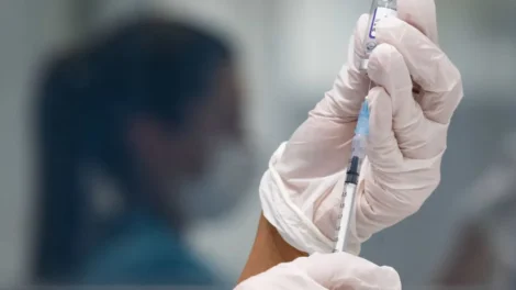 Eurofarma anuncia parceria para trazer nova vacina contra chikungunya ao Brasil