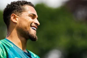 Ex-Flamengo, João Gomes mudará de time na Inglaterra, diz jornal