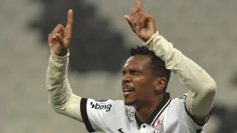 Ex-jogador Jô está preso há 16 dias por dívida de R$ 145 mil