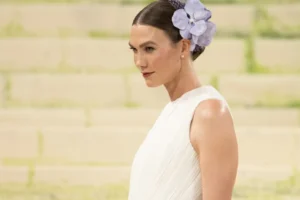 Ex-melhor amiga de Taylor Swift, Karlie Kloss surpreende ao aparecer em seu casamento