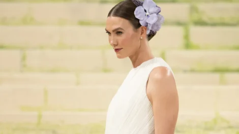 Ex-melhor amiga de Taylor Swift, Karlie Kloss surpreende ao aparecer em seu casamento
