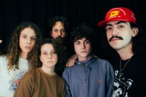 Exclusive Os Cabides faz show em Maringá e convida ouvintes