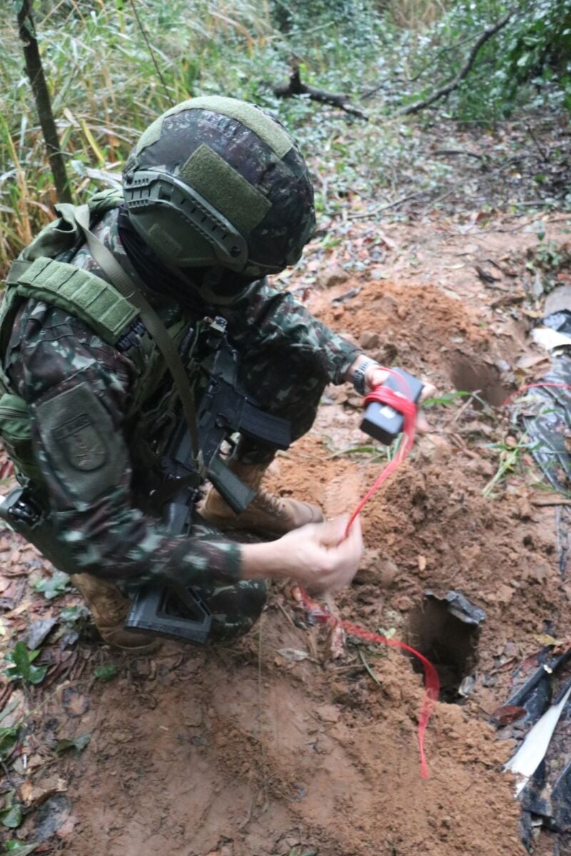 Exército Brasileiro e Polícia Ambiental explodem 'bunker' em Icaraíma; VÍDEO