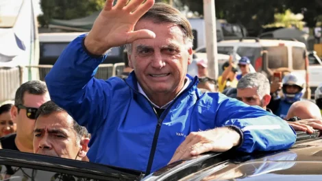 Exército entrega armas de Bolsonaro à PF e informa falta de duas