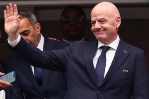 FIFA responde à ameaça da UEFA: "Ninguém está vendendo o futebol"