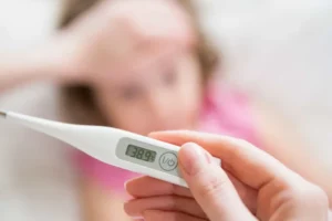 Febre com alterações neurológicas exige atendimento imediato