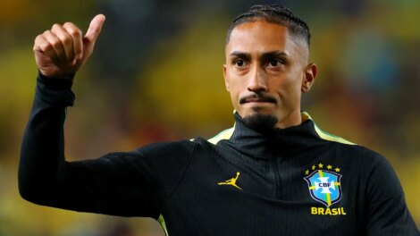 Festejado, Raphinha treina e se aproxima de retorno à Copa do Mundo