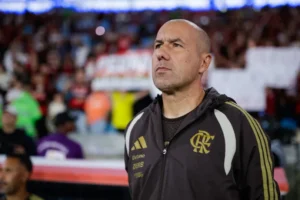 Flamengo 'apático' irrita Jardim e mudança de comportamento deixa recado