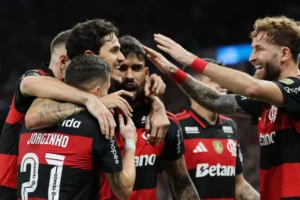 Flamengo enfrenta a Chapecoense para diminuir a diferença em relação ao Palmeiras