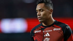 Flamengo renova contrato com Alex Sandro após Copa do Mundo