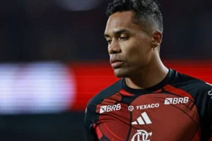 Flamengo renova contrato com Alex Sandro após Copa do Mundo