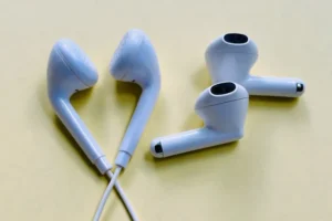 Fones com ou sem fios? Veja os pontos positivos e negativos