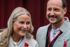 Haakon esclarece estado de saúde de Mette-Marit: "Longo caminho"