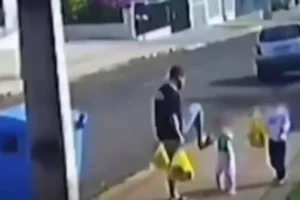 Homem que chutou menina no PR é denunciado por tortura e lesão aos filhos