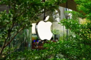 Imprevisto pode adiar chegada às lojas do primeiro iPhone dobrável