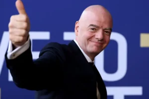 Infantino põe a Copa à venda e abre crise mundial no futebol
