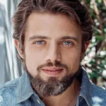 Internado em clínica, Rafael Cardoso faz desabafo: "Sou um adicto"