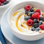 Iogurte grego ou natural: qual faz mais bem para o intestino?