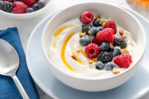 Iogurte grego ou natural: qual faz mais bem para o intestino?