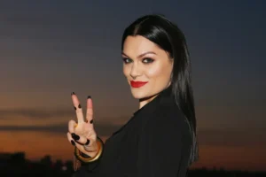 Jessie J anuncia fim de noivado com pai de seu filho