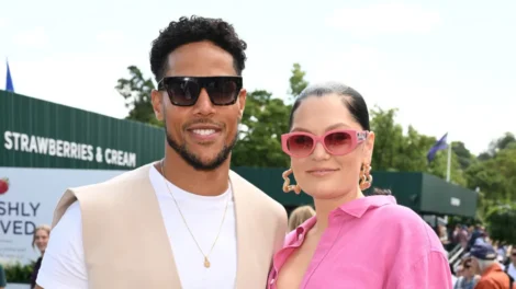 Jessie J anuncia término com o jogador de basquete Chanan Safir Colman