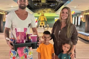 Jogador que perdeu família em terremoto "está sedado", diz irmã