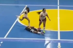 Jogadora é suspensa por 5 anos após chutar cabeça de adversária no futsal