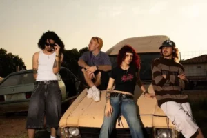 Jonabug faz show em Maringá com Jovens Ateus no Tribo's Bar e homenageia Juninho