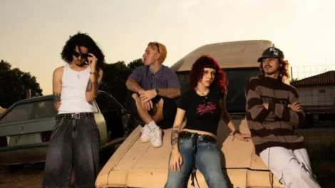 Jonabug faz show em Maringá com Jovens Ateus no Tribo's Bar e homenageia Juninho
