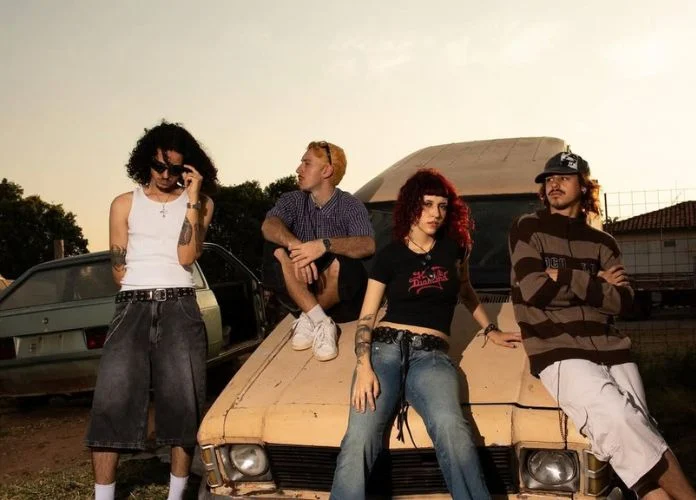 Jonabug faz show em Maringá com Jovens Ateus no Tribo's Bar e homenageia Juninho
