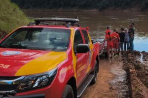 Jovem de 20 anos desaparece no Rio Ivaí após tentar recuperar barco