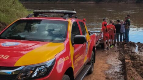 Jovem de 20 anos desaparece no Rio Ivaí após tentar recuperar barco