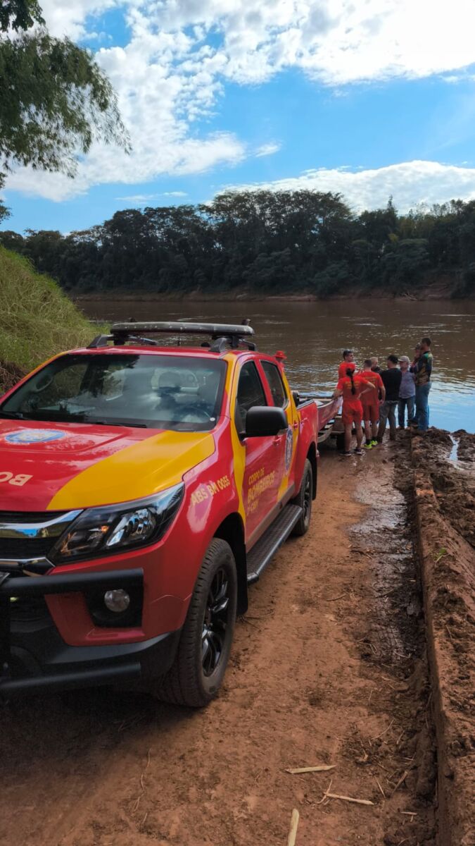 Jovem de 20 anos desaparece no Rio Ivaí após tentar recuperar barco