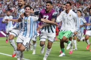 Julián Álvarez faz golaço, Argentina ganha da Suíça na prorrogação e vai à semifinal da Copa