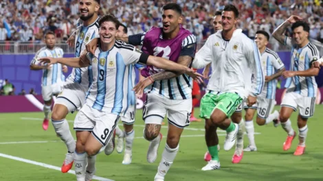Julián Álvarez faz golaço, Argentina ganha da Suíça na prorrogação e vai à semifinal da Copa