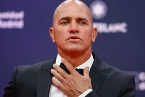 Kelly Slater volta ao circuito mundial em etapa no Taiti