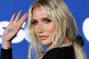 Kesha conta que coleciona dentes humanos e diz que isso 'assusta os homens héteros'