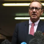 Kevin Spacey anuncia venda de anel em homenagem aos 250 anos da independência dos EUA