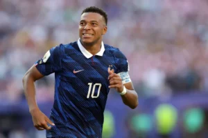 Kylian Mbappé retorna à franquia EA Sports FC como estrela da capa do jogo