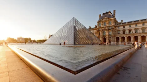 Ladrões do Museu do Louvre dizem que mandante do crime queria mais joias