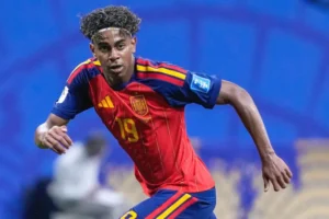 Lamine Yamal faz declaração à namorada antes de semifinal da Copa do Mundo
